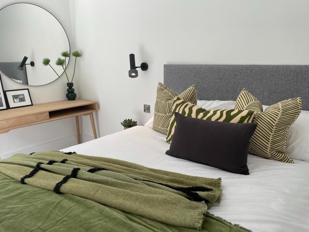 Brand New 3-Bedroom Home In ลอนดอน ภายนอก รูปภาพ