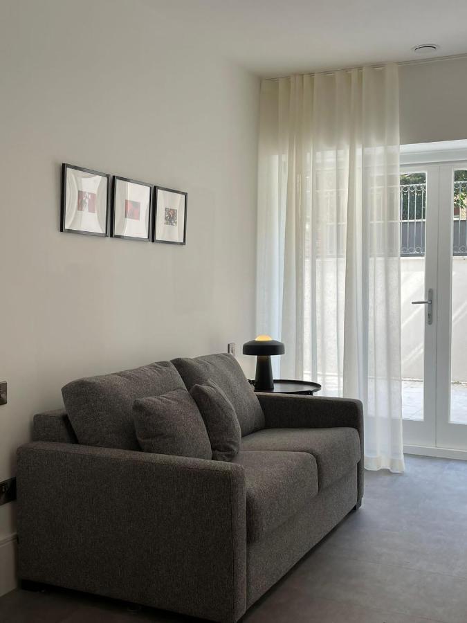 Brand New 3-Bedroom Home In ลอนดอน ภายนอก รูปภาพ